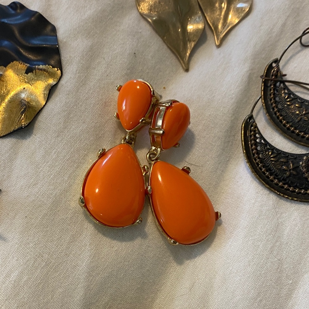 Earring Set - Picture 11 of 16